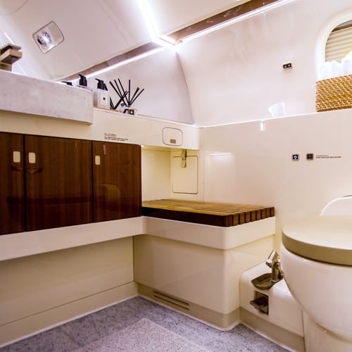 aircraft-conversion-bathroom-9h-fcm-airx